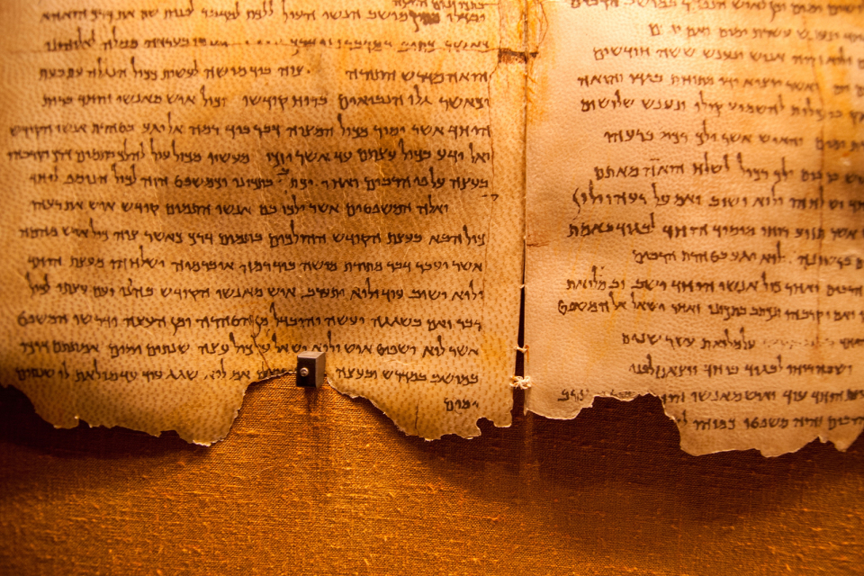 The English Parallel Bible and the Dead Sea Scrolls